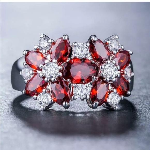 New Women’s 925 Silver Flower Garnet Ring - Picture 2 of 4
